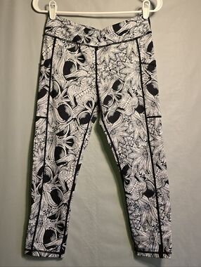 Constantly Varied Gear *Retired* "Color Me Bad" Capri Leggings size Small